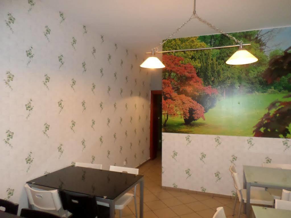 Hostel Krokodyl Varşova Dış mekan fotoğraf
