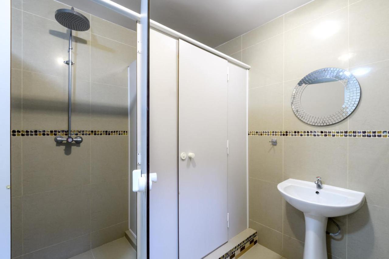 Hostel Krokodyl Varşova Dış mekan fotoğraf